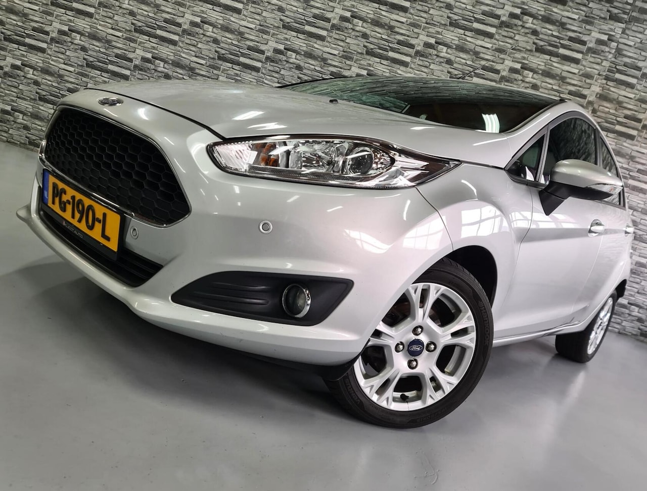 Ford Fiesta - 1.0 Style Ultimate *PDC*Bluetooth*Navi*NAP*! - AutoWereld.nl