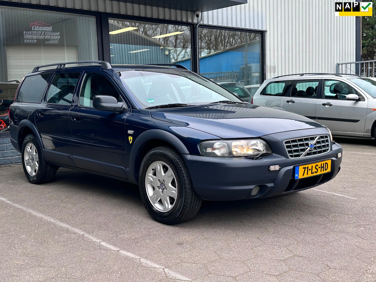 Volvo XC70 - 2.5 T Geartronic Comfort Line/Airco/Leder/ - AutoWereld.nl