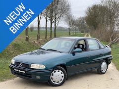 Opel Astra - F 1.6i Fresh SEDAN, NL AUTO, 83.500KM