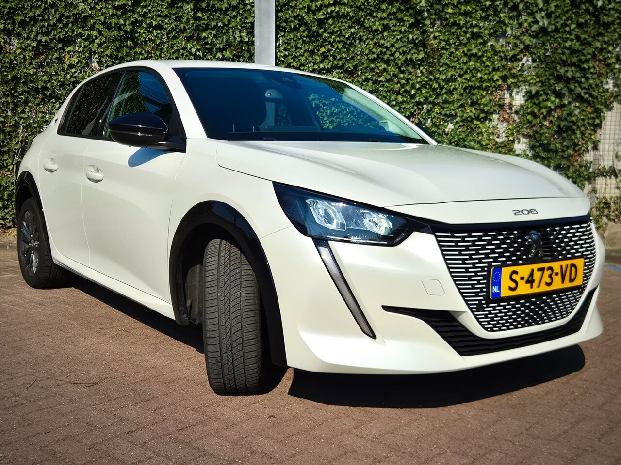 Peugeot e-208 - EV Allure Pack 50 kWh SOH 91,5% 3D cockpit | stoelverwarming | camera - AutoWereld.nl