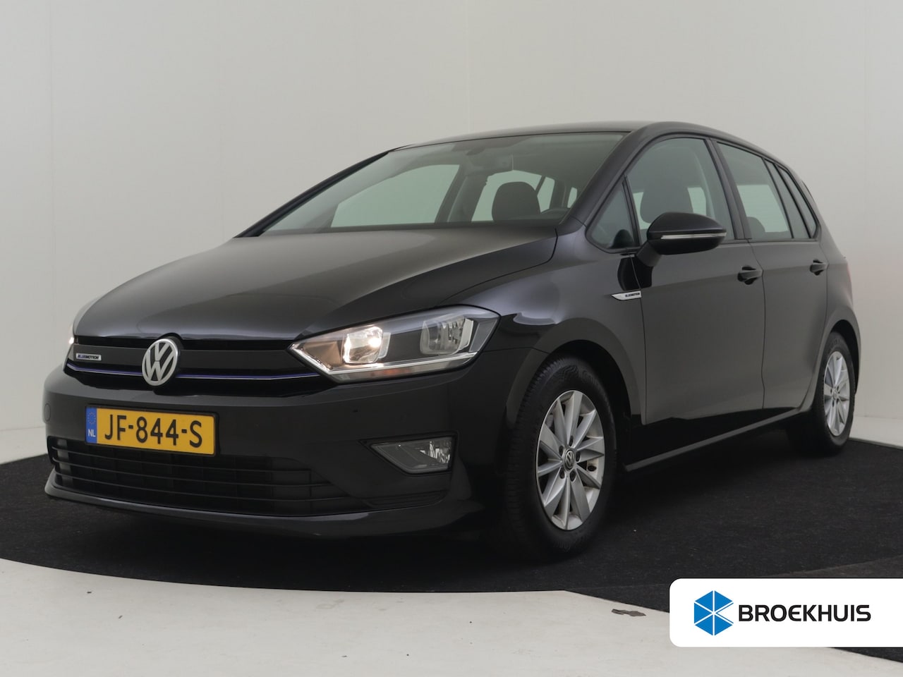 Volkswagen Golf Sportsvan - 1.0 TSI 115PK 6-versn. | Climate control | Parkeersensor voor en achter | Hill Hold | 15"L - AutoWereld.nl