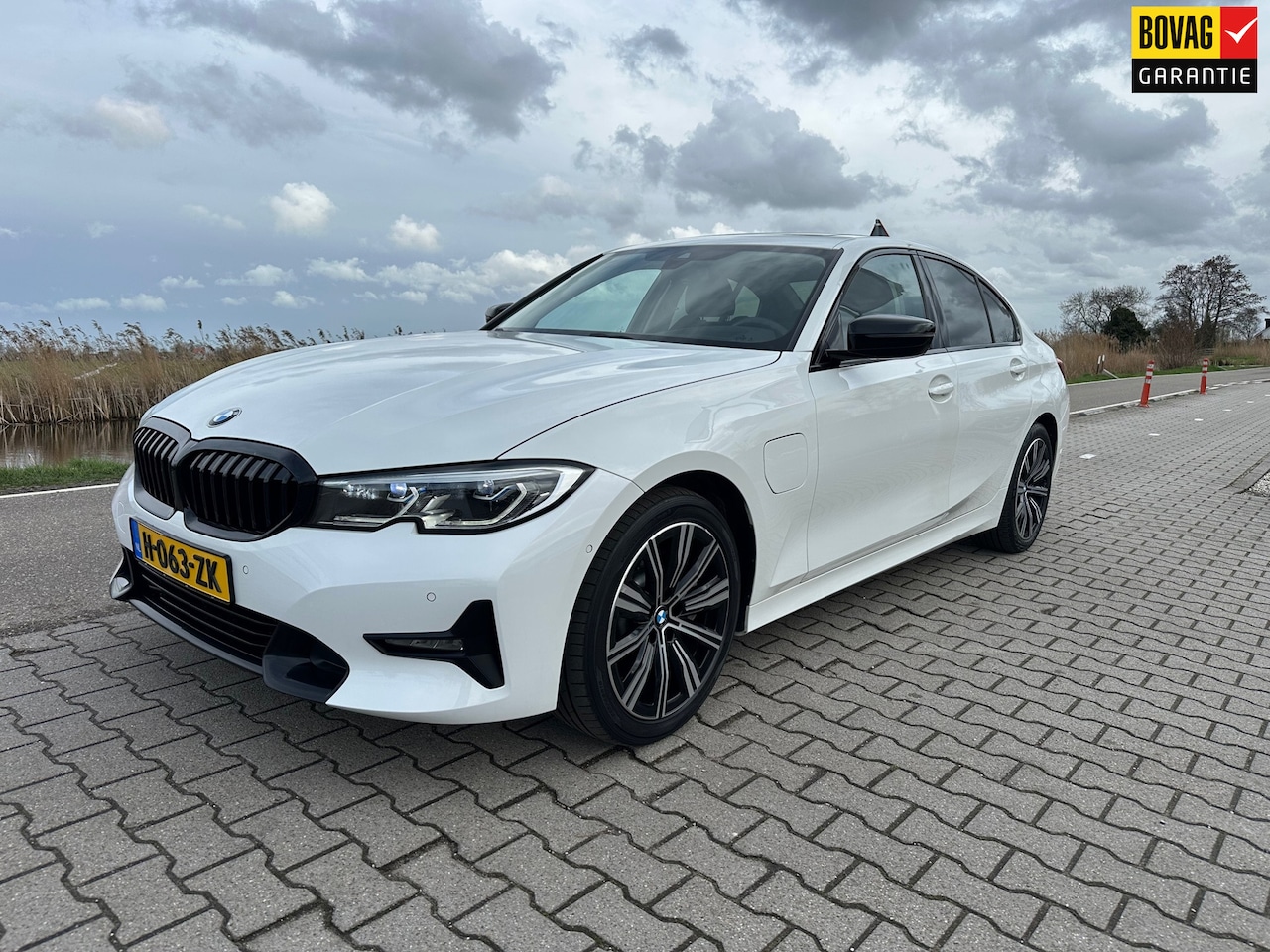 BMW 3-serie - 330e High Executive 330e High Executive, HUD, Schuifdak, Carplay, LED, Stoelverwarming, - AutoWereld.nl