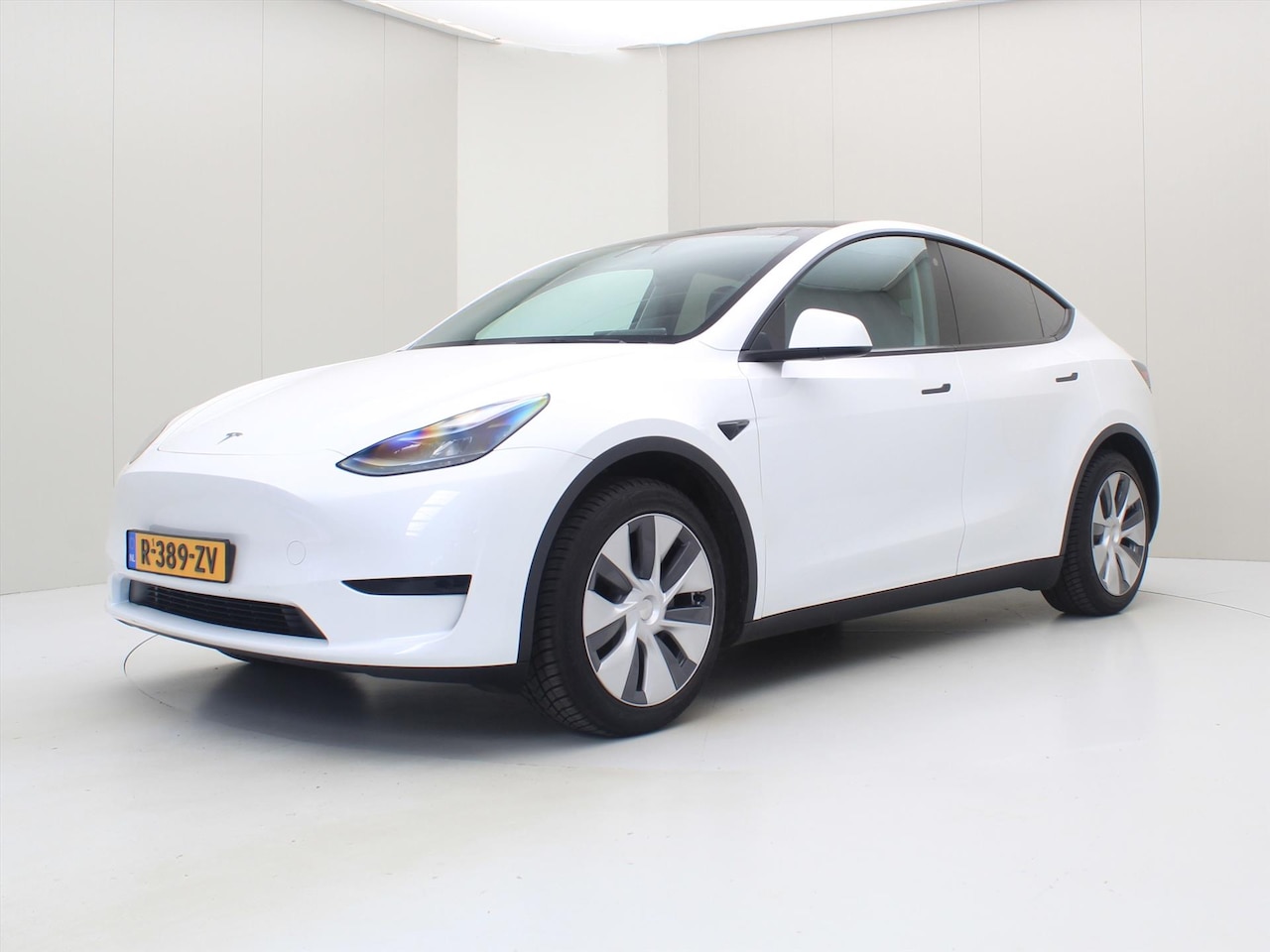 Tesla Model Y - Standard RWD Plus 351pk 95,2% SoH [ FSD+TREKHAAK+LFP ACCU+19 INCH+PREMIUM AUDIO ] - AutoWereld.nl