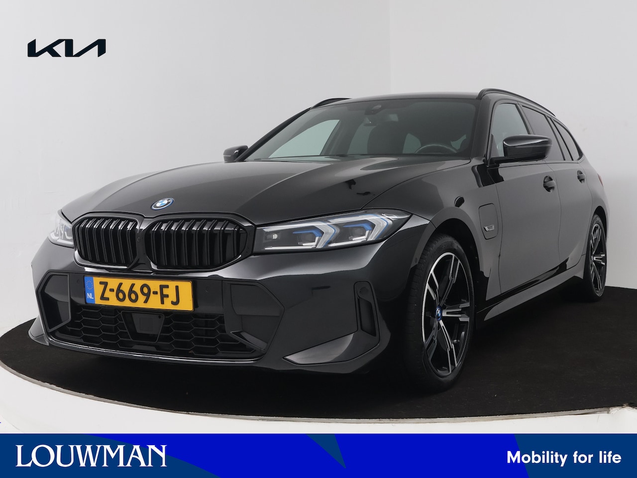 BMW 3-serie Touring - 330e | M-Interieur & M- Exterieur | El. Trekhaak | Camera | Electrische Achterklep | Shado - AutoWereld.nl