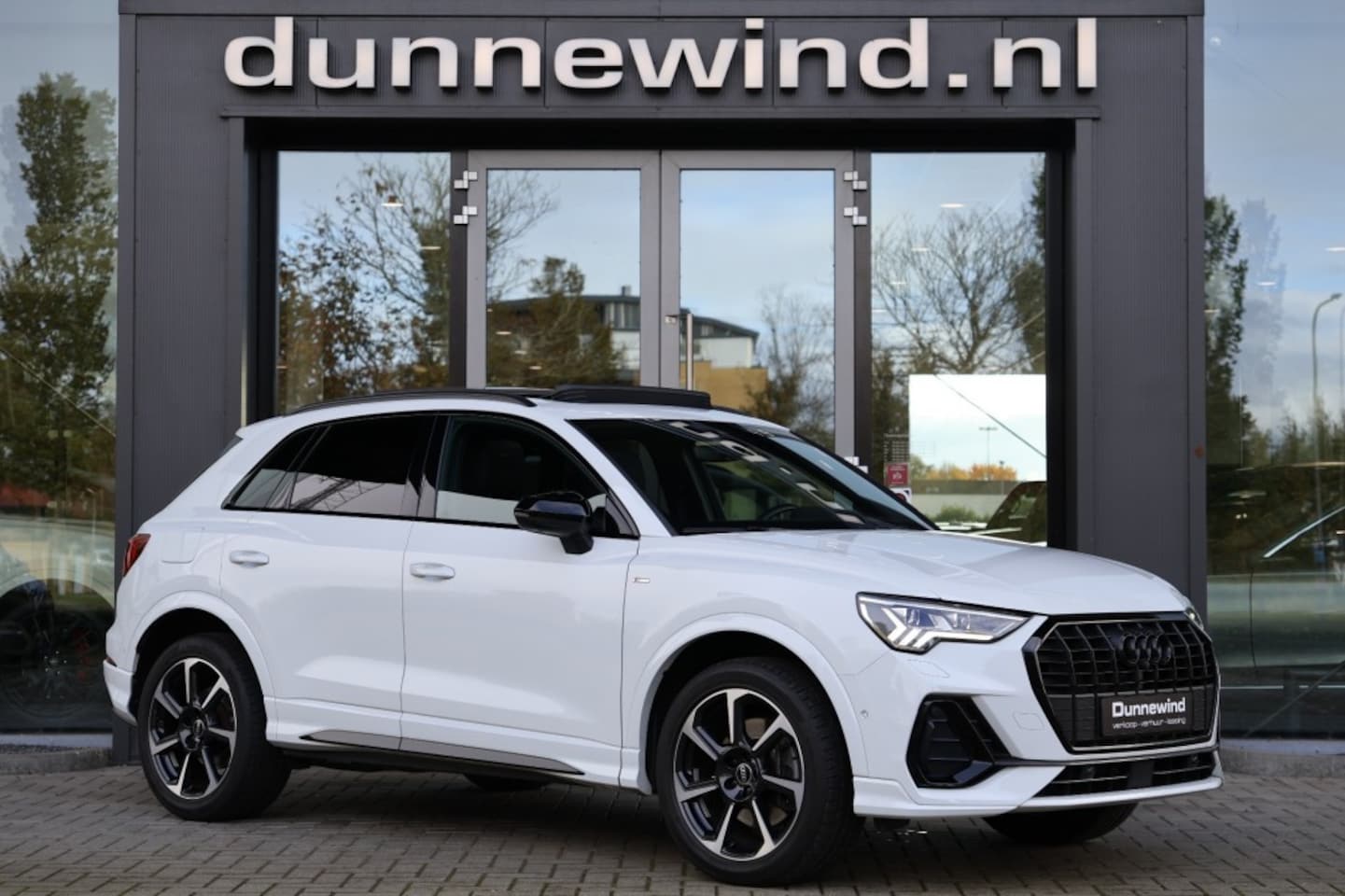 Audi Q3 - 45 TFSI e *S LINE*PANO*BLACKPACK*KEYLESS*CARPLAY*WINTERSET - AutoWereld.nl