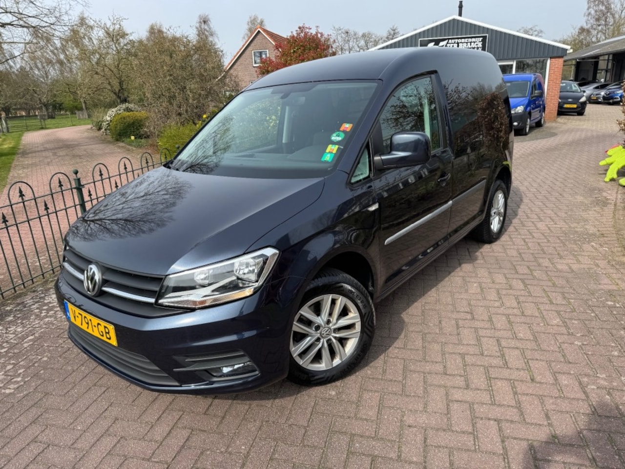 Volkswagen Caddy - 2.0 TDI Highline*Cruise*Trekhaak*Carplay - AutoWereld.nl