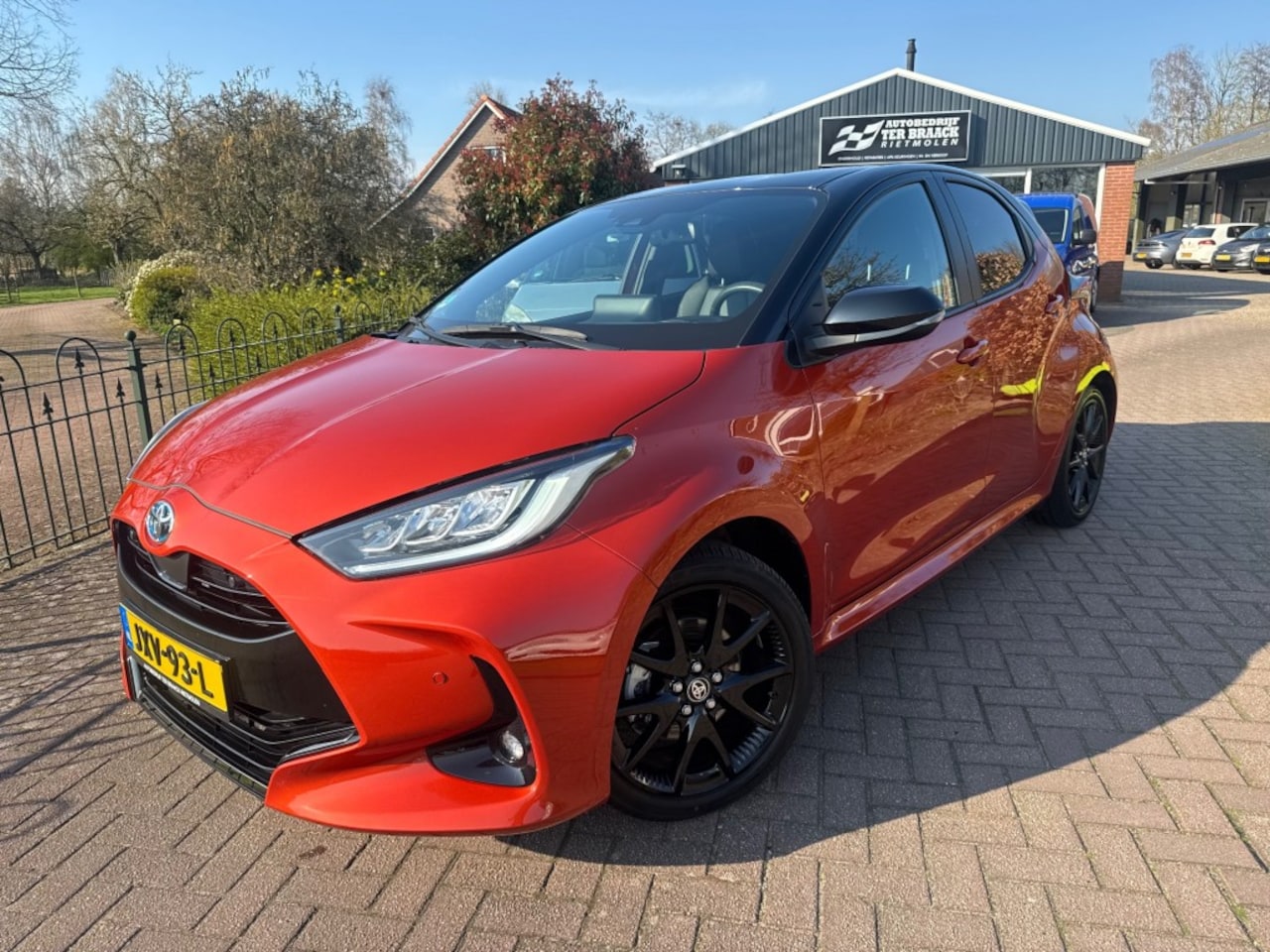 Toyota Yaris - Toyota Yaris - 1.5 Hybrid Executive*JBL*Navigatie  Head-up*Vol - AutoWereld.nl