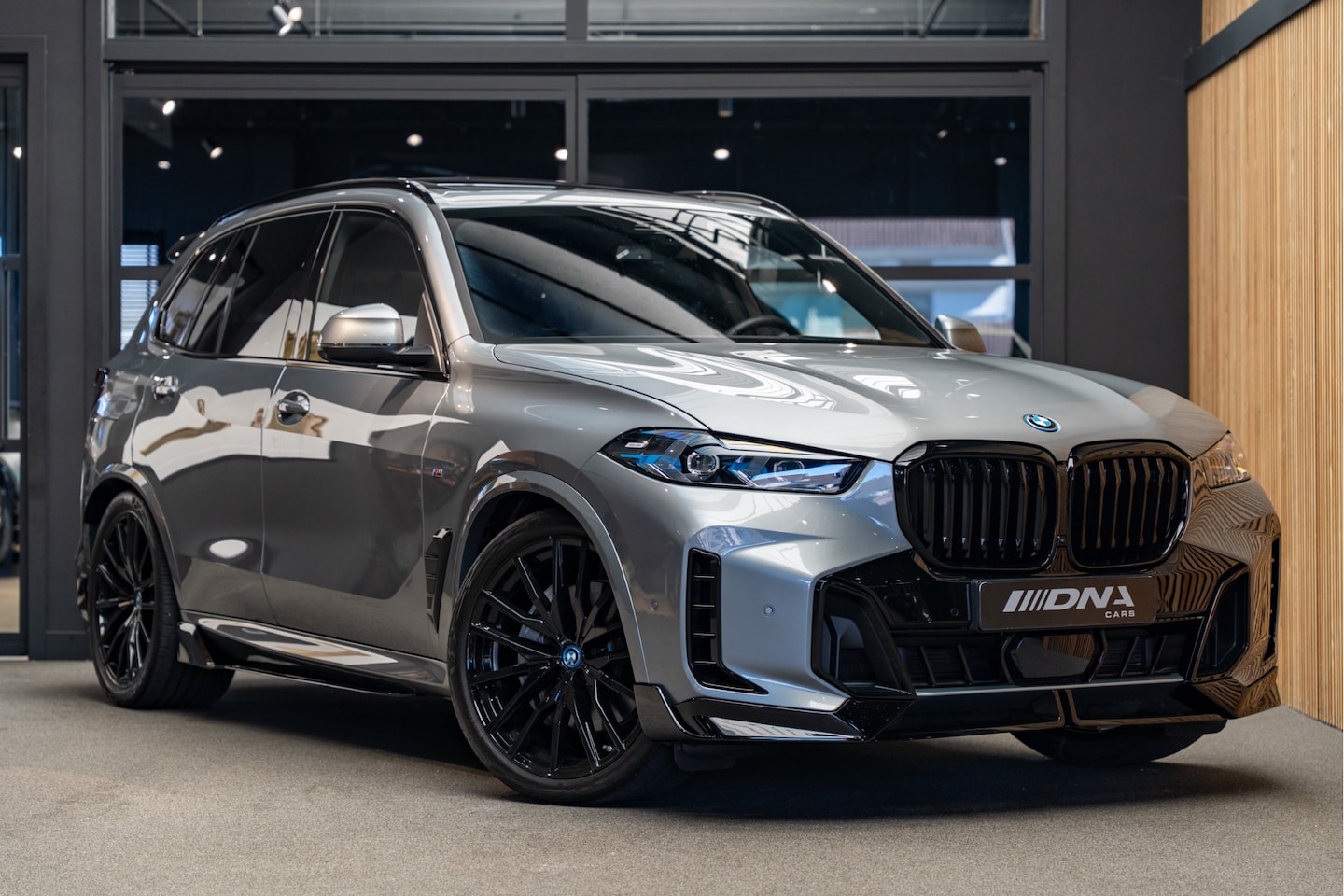 BMW X5 - xDrive50e M-Sport Pakket Sportuitlaat X5 50e Luchtvering Pano - AutoWereld.nl