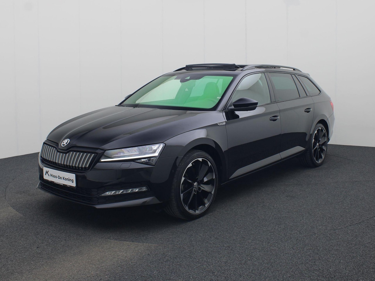 Skoda Superb - 1.4TSI iV 160kW/218PK Sportline DSG · Panoramadak · Trekhaak · 360°Camera + Parkeersensore - AutoWereld.nl