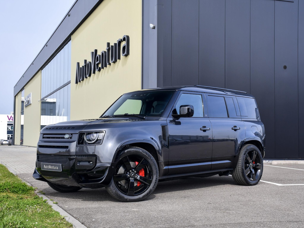 Land Rover Defender 110 - 2.0 P300e 110 X-Dynamic SE l 6 Persoons l Schuif- /kantel Pano  l Adapt. Cruise l Black Pa - AutoWereld.nl