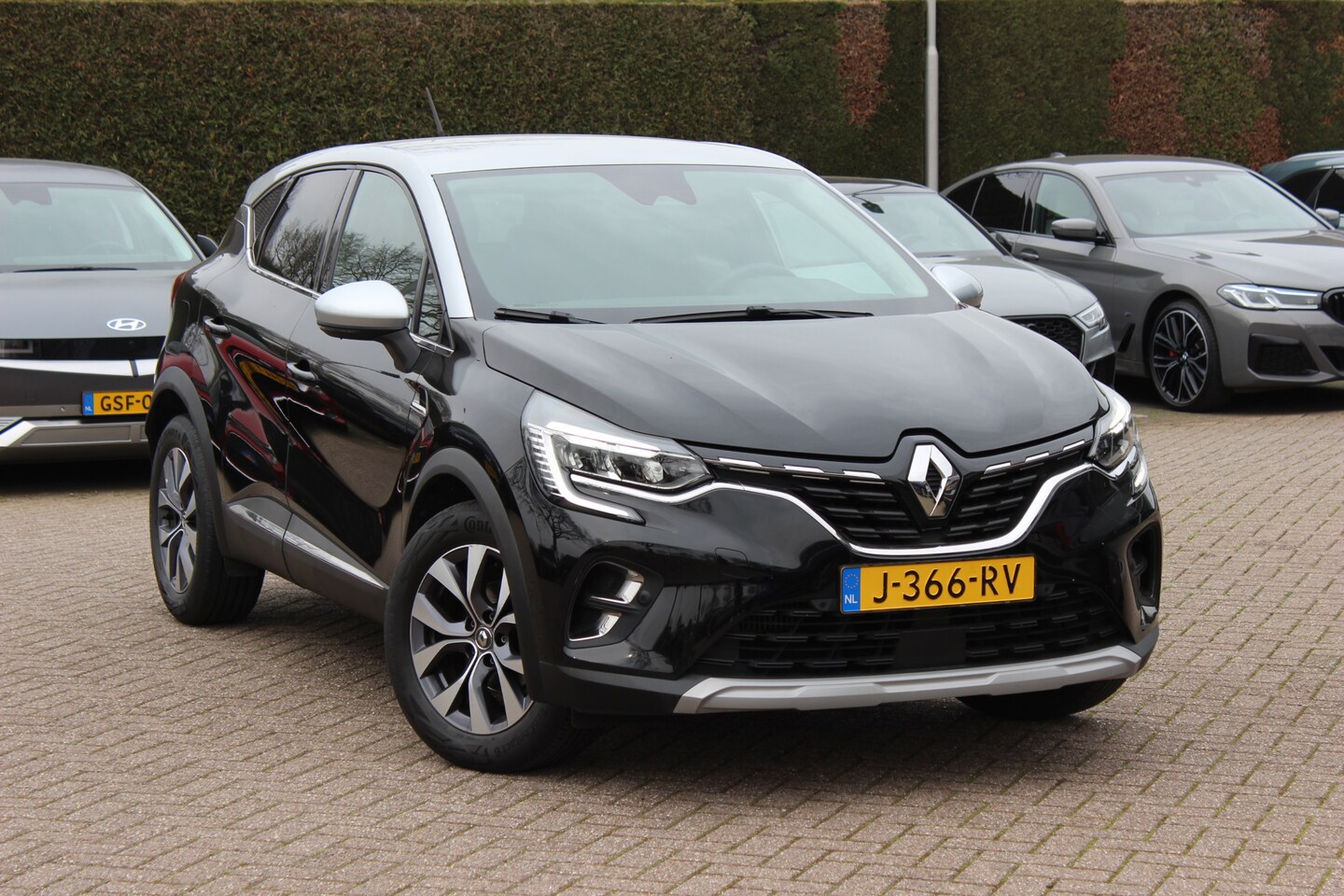 Renault Captur - 1.0 TCe 100 Intens / Camera / Navigatie / 17'' / CarPlay / Keyless / DAB / Parkeerhulp V+A - AutoWereld.nl