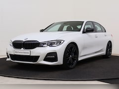 BMW 3-serie - 320i Executive M Sport Automaat / Sportstoelen / Head-Up / M Sportonderstel / Live Cockpit