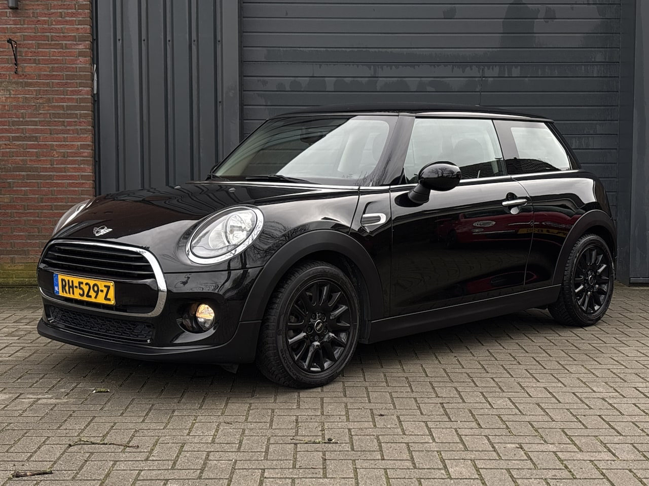 MINI Cooper - Mini 1.5 Business - Cruise Control - PDC - Navigatie - - AutoWereld.nl
