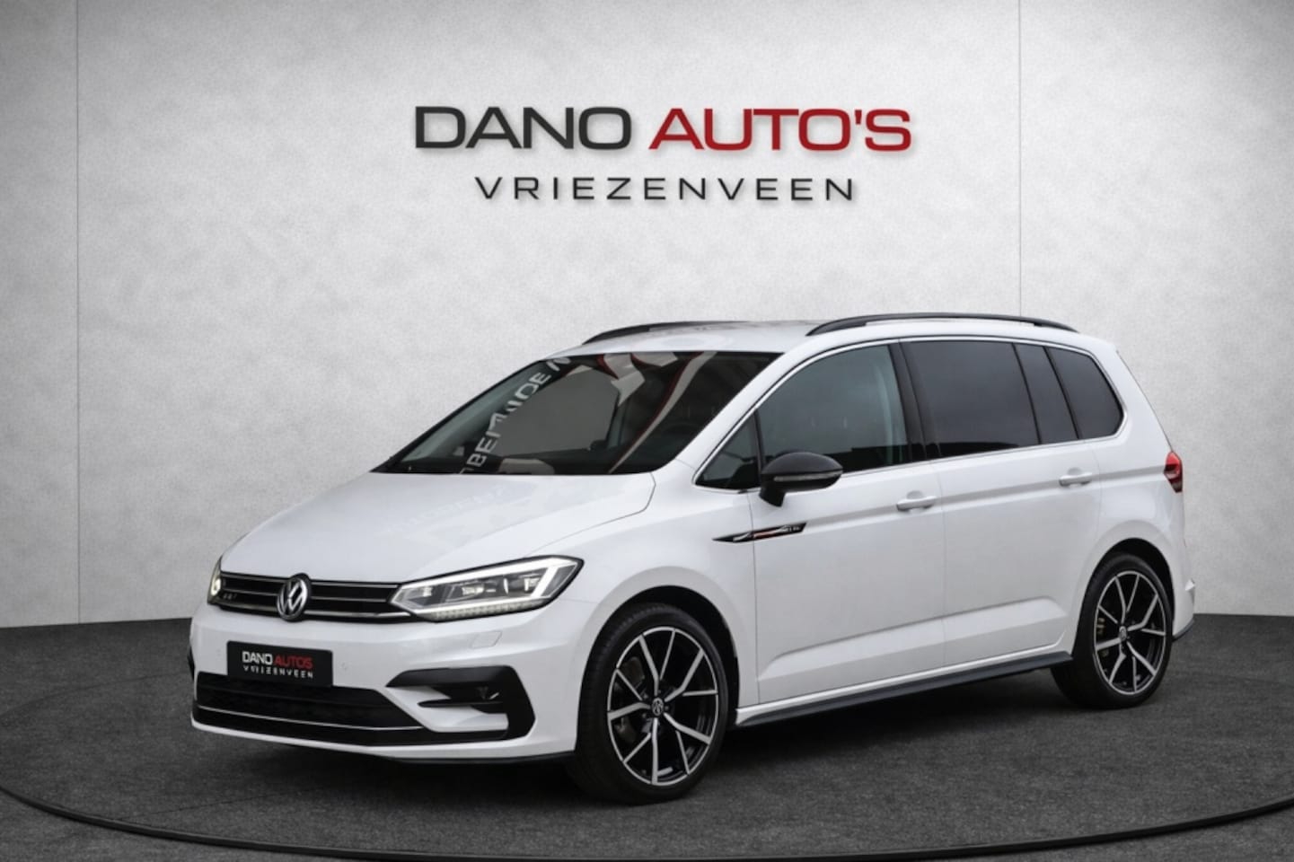 Volkswagen Touran - 1.5 TSI DSG Highline R-Line LED/ACC/Keyless - AutoWereld.nl
