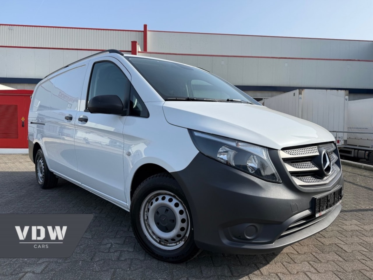 Mercedes-Benz Vito - 116 CDI L2H1 Airco / Afneembare trekhaak (2500KG), Cruise, Navi, Parkeersensoren - AutoWereld.nl