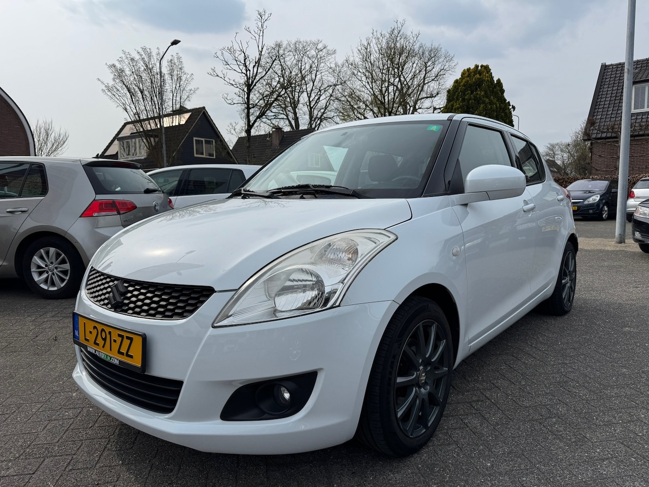 Suzuki Swift - 1.2 Exclusive EASSS 1.2 Exclusive EASSS 5Drs,Airco,Cruise,St verw,Key-less - AutoWereld.nl