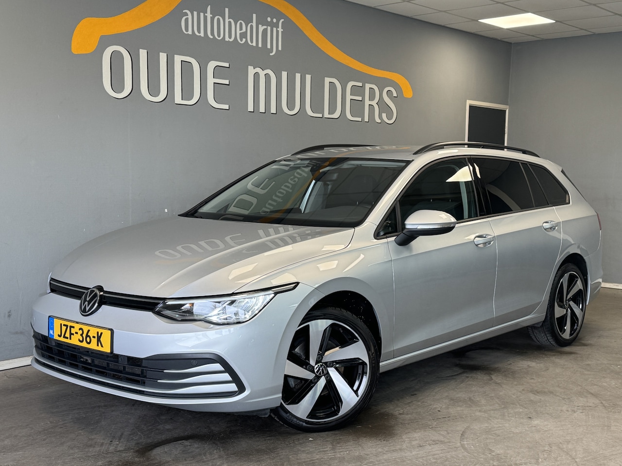 Volkswagen Golf Variant - 1.0 eTSI Life ACC/Carplay/Sensoren/Camera - AutoWereld.nl