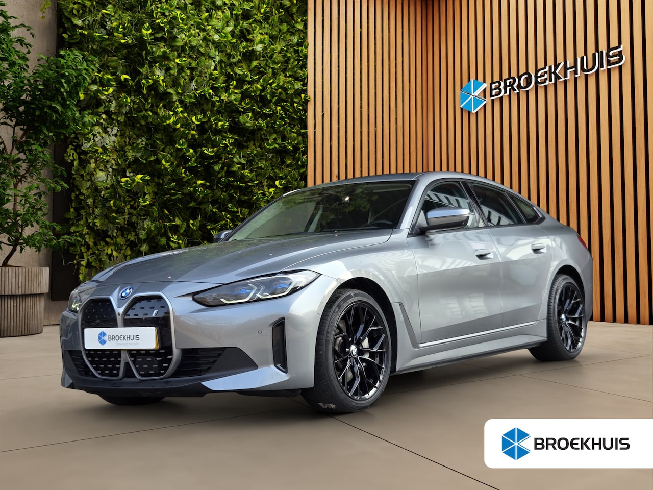 BMW i4 - eDrive40 High Executive 84 kWh | Laser-LED | Head-up | 360 Camera | Adaptive Cruise | Wide - AutoWereld.nl