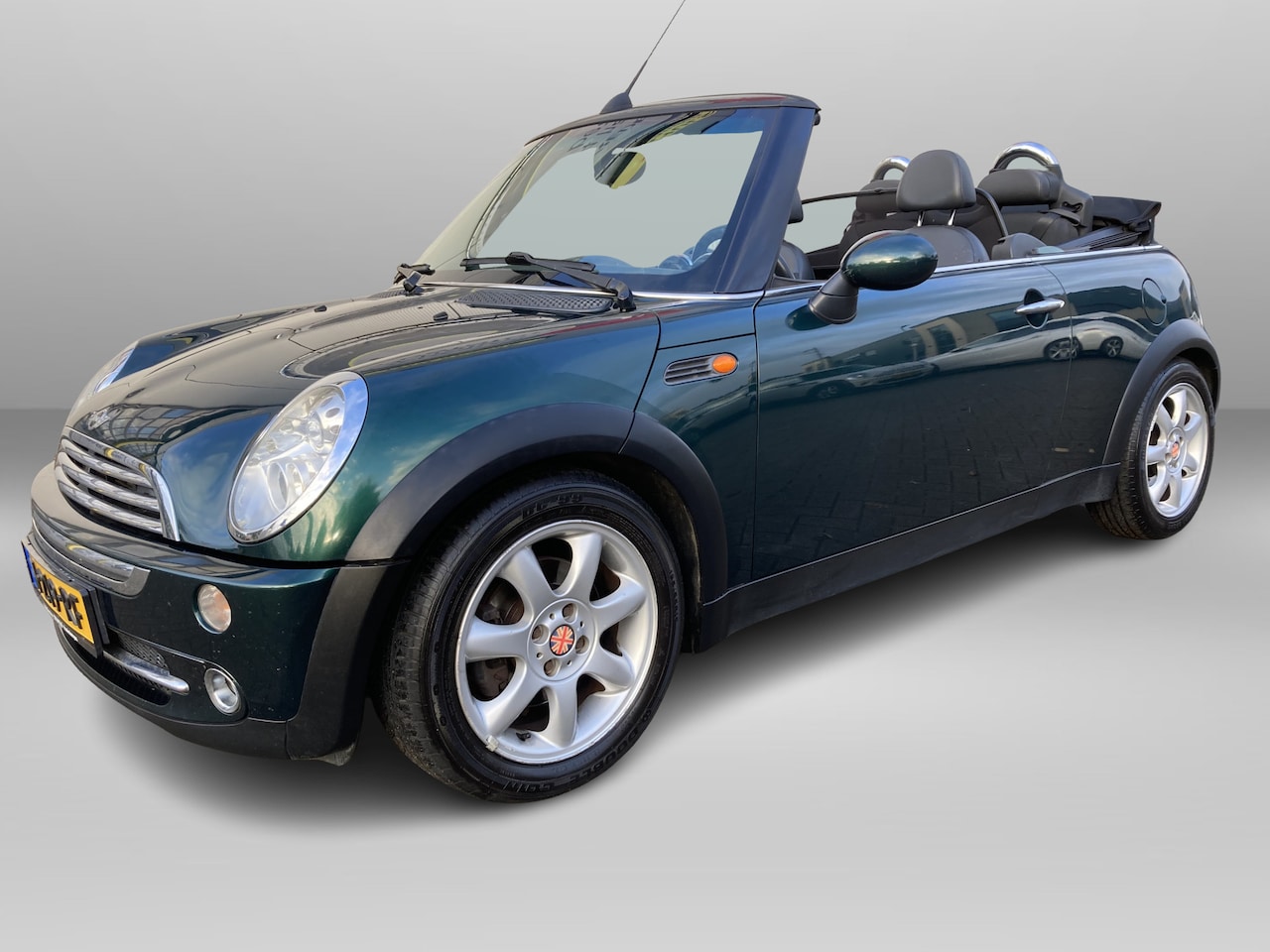 MINI Cabrio - 1.6 Cooper Automaat | Airco | Leer | Windscherm - AutoWereld.nl