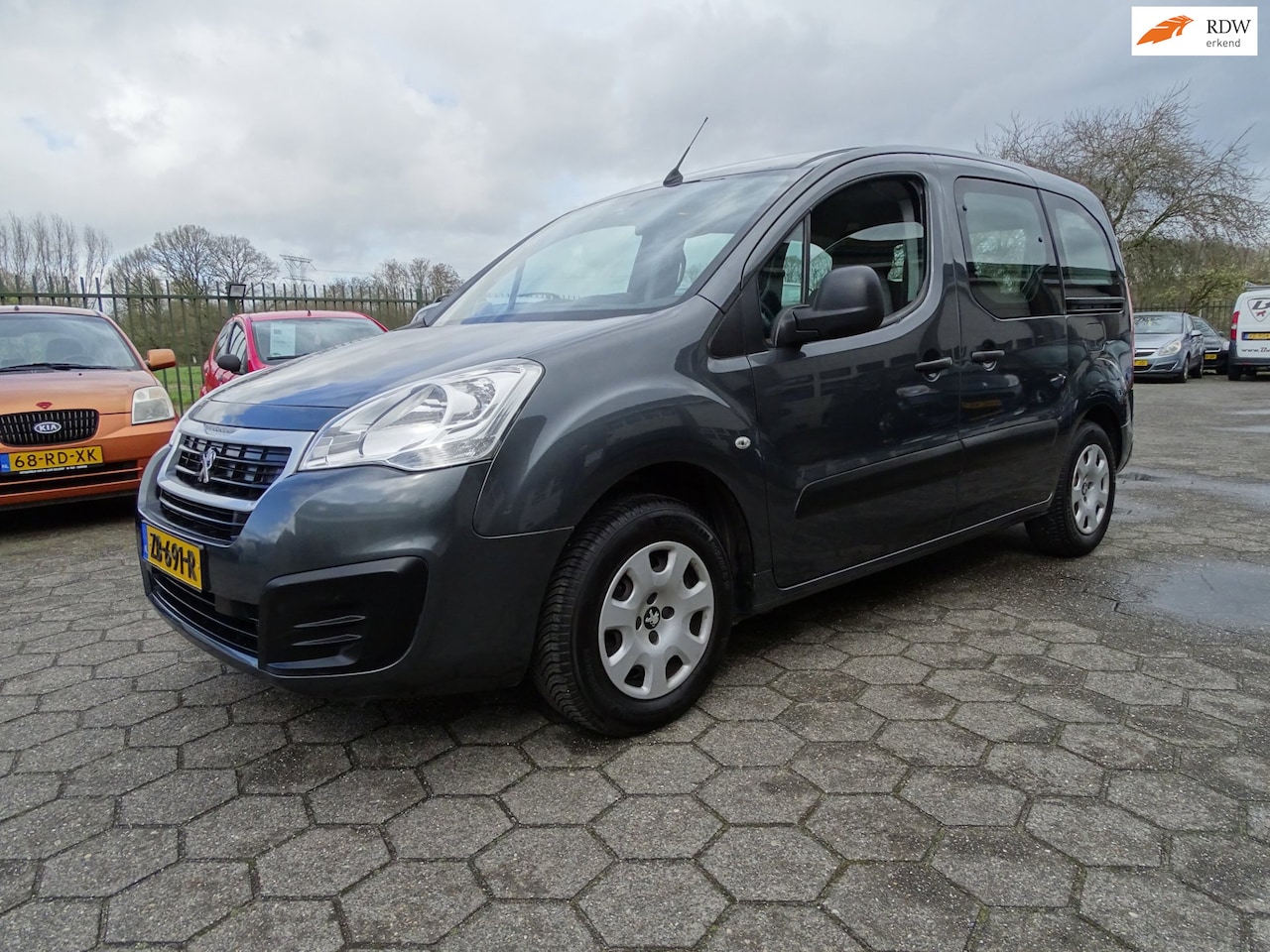 Peugeot Partner Tepee - 1.2 PureTech Allure AIRCO/NAV/BT/CRUISE - AutoWereld.nl