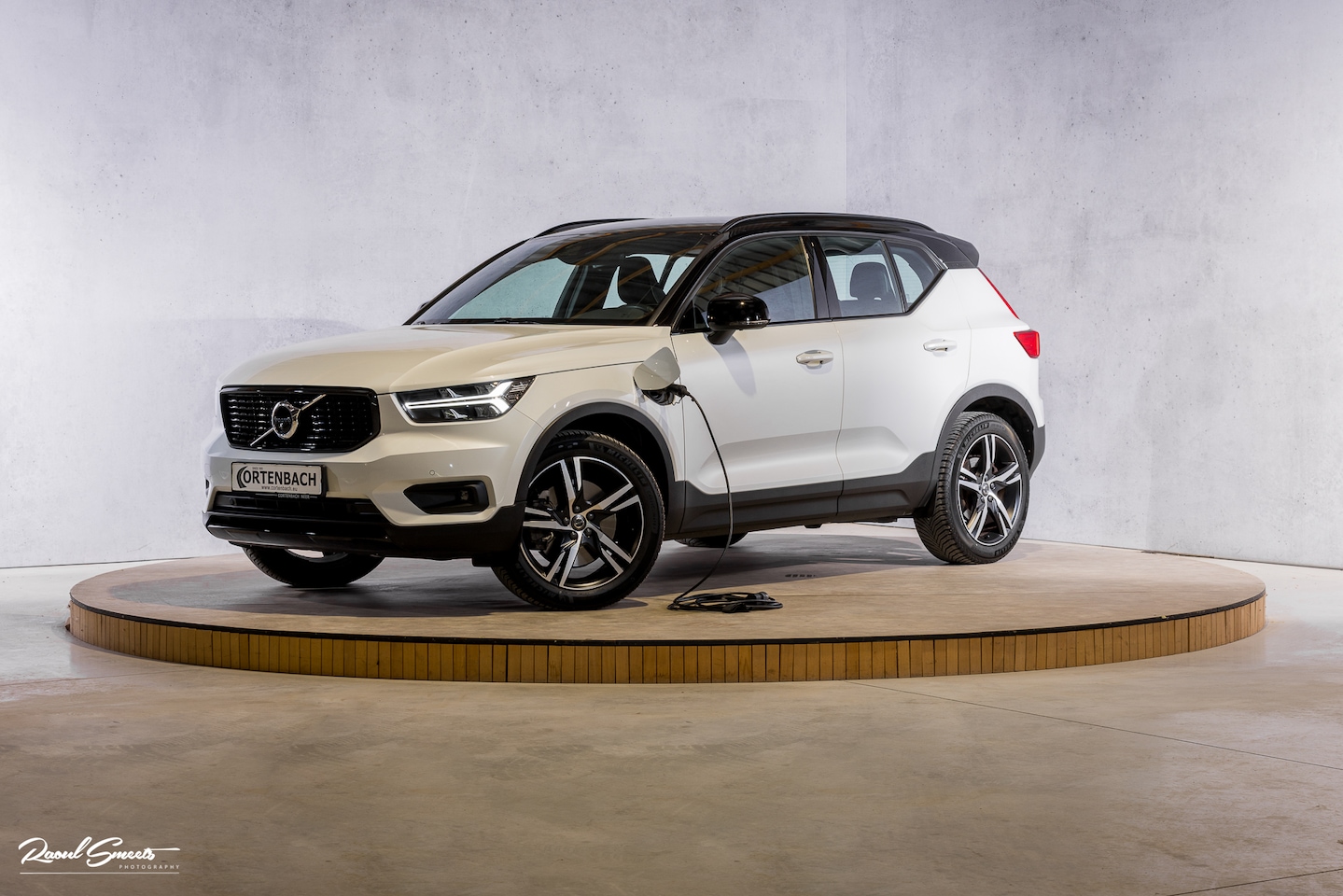 Volvo XC40 - 1.5 T4 Recharge R-Design | Zwenkbare trekhaak | Cruise control | Blis | Apple carplay | - AutoWereld.nl