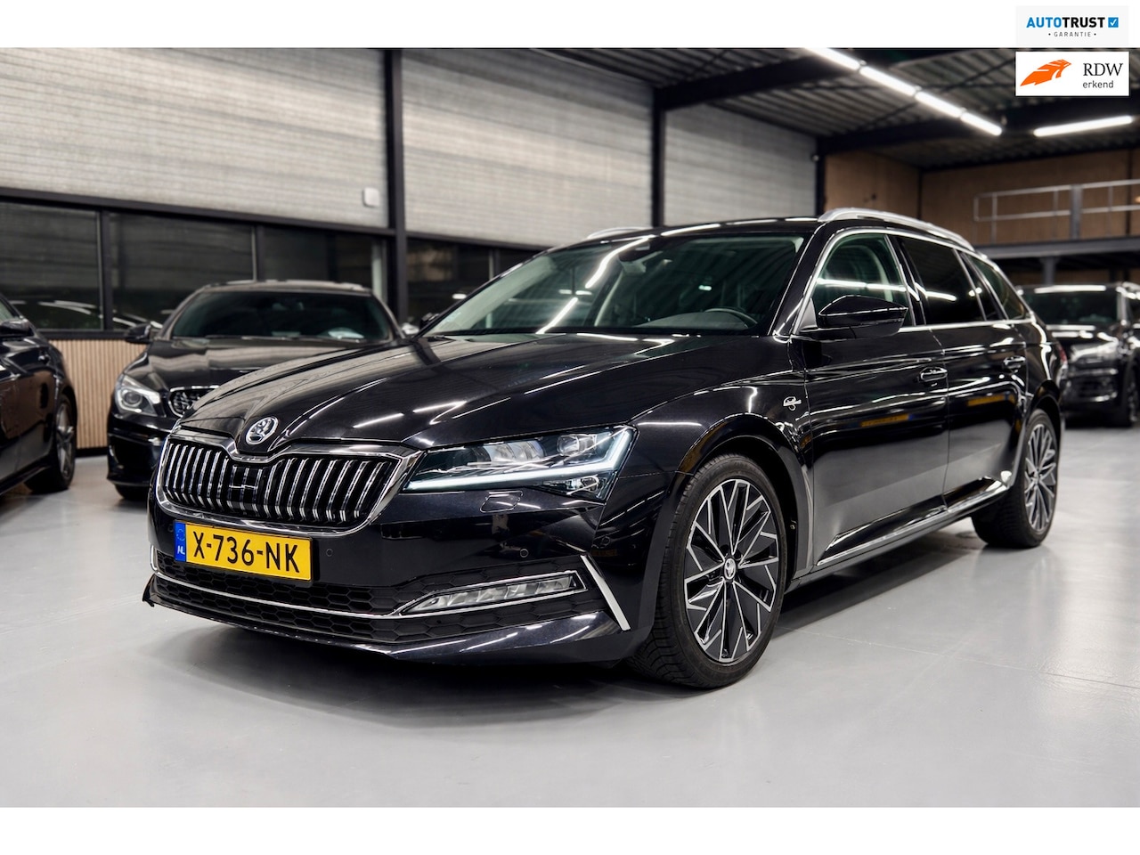 Skoda Superb - 2.0 TSI Laurin & Klement Pano/Leder/Memory - AutoWereld.nl