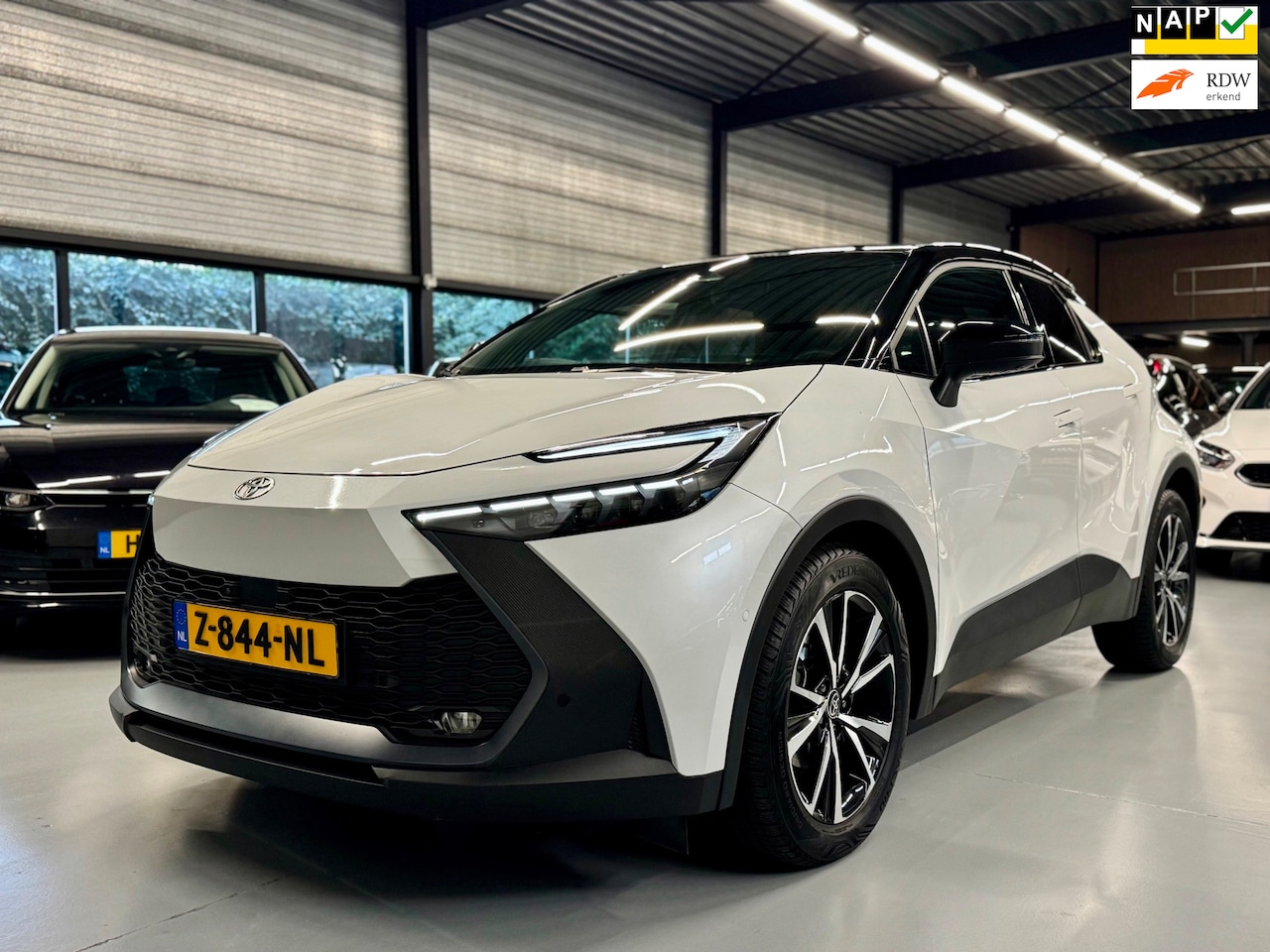 Toyota C-HR - 1.8 Hybrid 140 First Edition NIEUWSTAAT - AutoWereld.nl