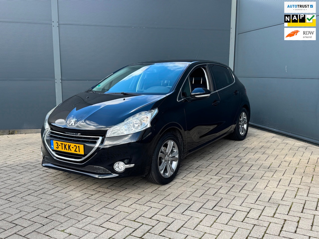 Peugeot 208 - 1.2 VTi Allure Navi , PDC , - AutoWereld.nl