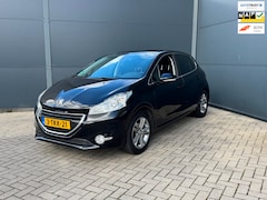 Peugeot 208 - 1.2 VTi Allure Navi , PDC ,