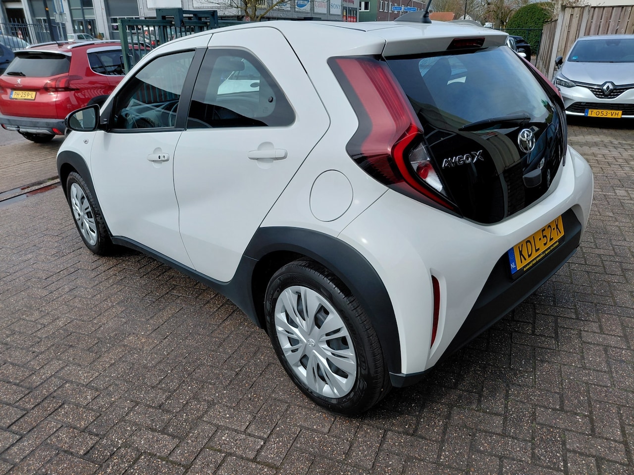 Toyota Aygo X - 1.0 VVT-i MT play 1.0 VVT-i MT Play - AutoWereld.nl