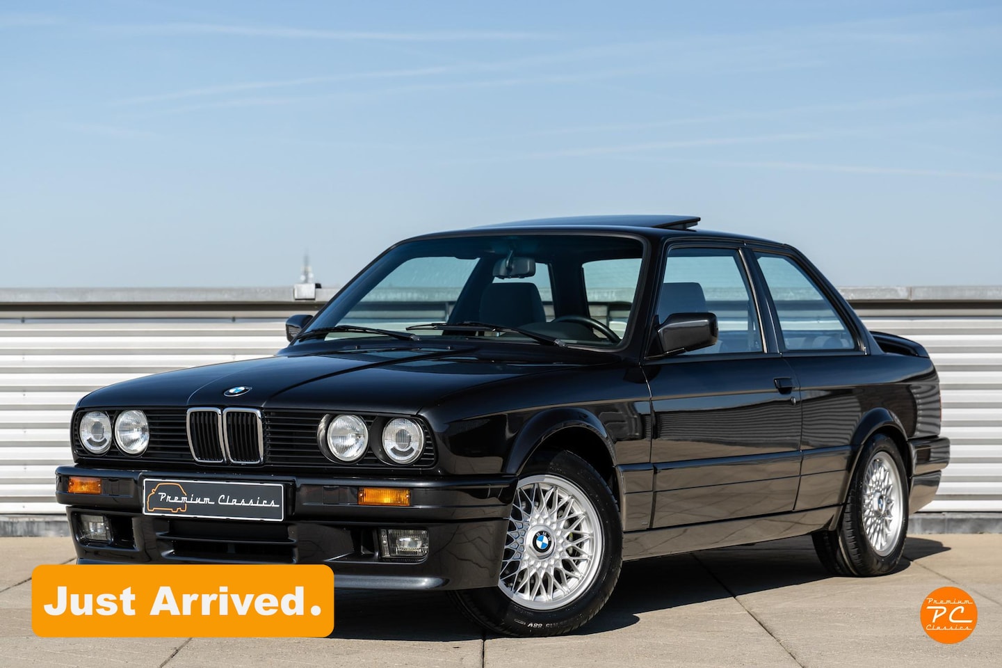 BMW 3-serie Coupé - 325i M-Technic II E30 | 33.000KM | Swiss delivered | 2nd Owner | Full documentation - AutoWereld.nl