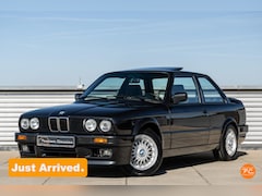 BMW 3-serie Coupé - 325i M-Technic II E30 | 33.000KM | Swiss delivered | 1st Owner | Full documentation