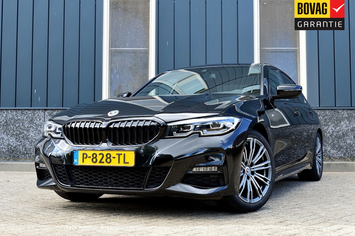 BMW 3-serie - 320i M-Sport Business Edition Plus Rijklaarprijs-Garantie Leder Led Camera Navigatie 50 Ja - AutoWereld.nl