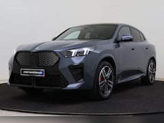 BMW iX2 - eDrive20 M Sport / Panoramadak / Trekhaak / Sportstoelen / Achteruitrijcamera / M Adaptief