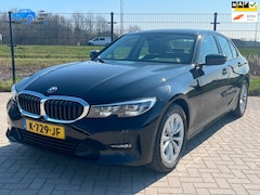 BMW 3-serie - 318i Executive Edition NAVI | CarPlay | LED