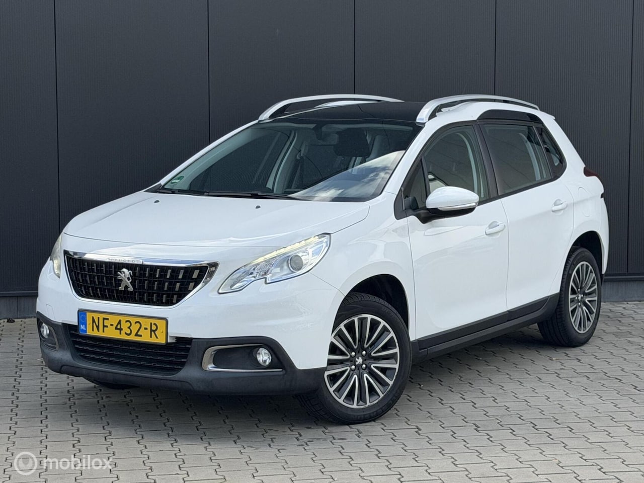 Peugeot 2008 - 1.2 82PK Active | AUTOMAAT | NAVI | CARPLAY | - AutoWereld.nl