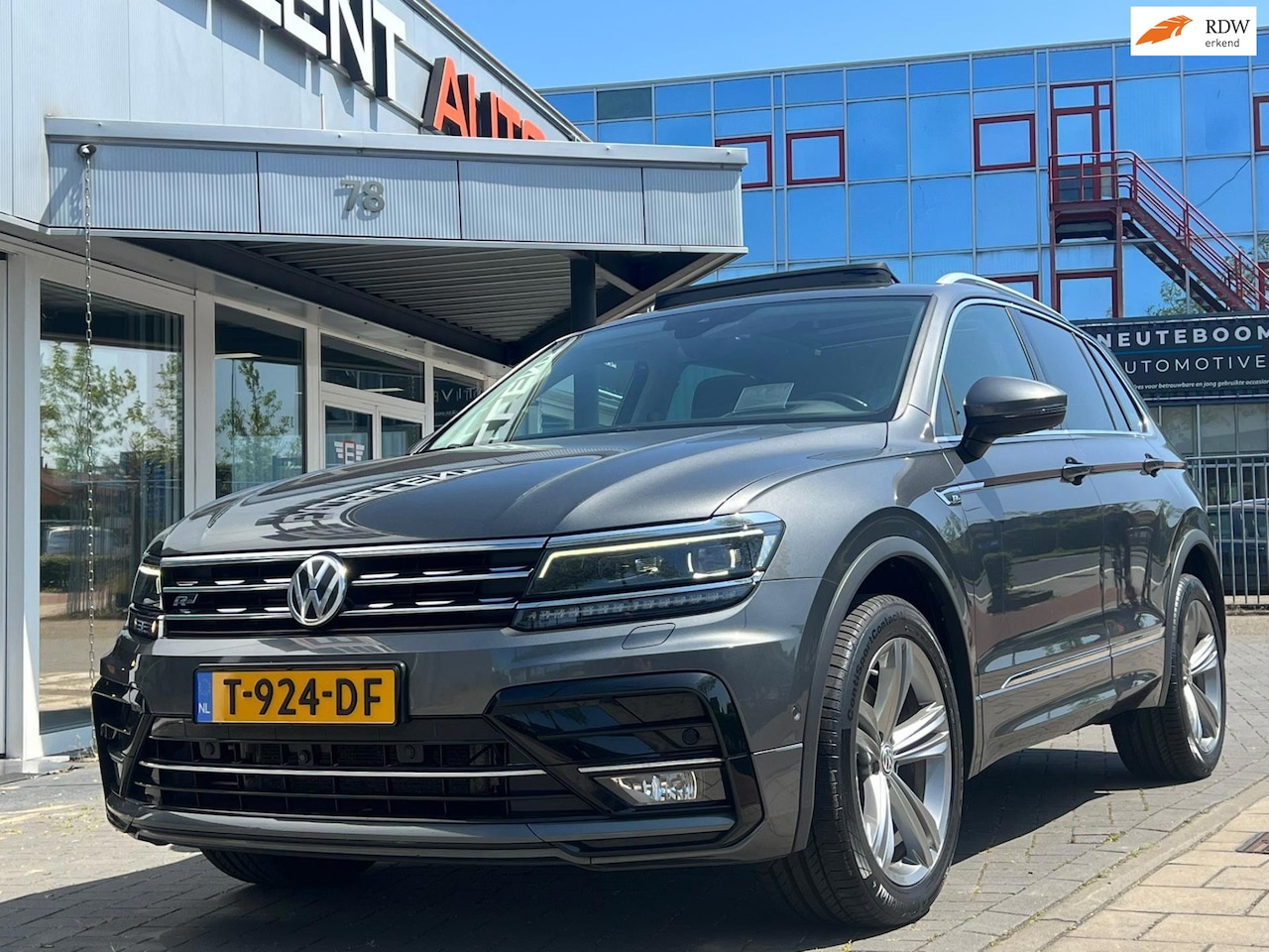 Volkswagen Tiguan - 2.0 TSI 4Motion Highline 220 PK R Line - Pano - AutoWereld.nl