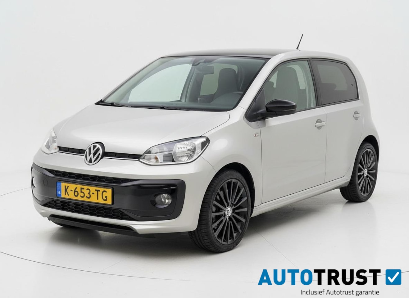 Volkswagen Up! - 1.0 R-Line CAMERA 17 INCH PDC CRUISE - AutoWereld.nl