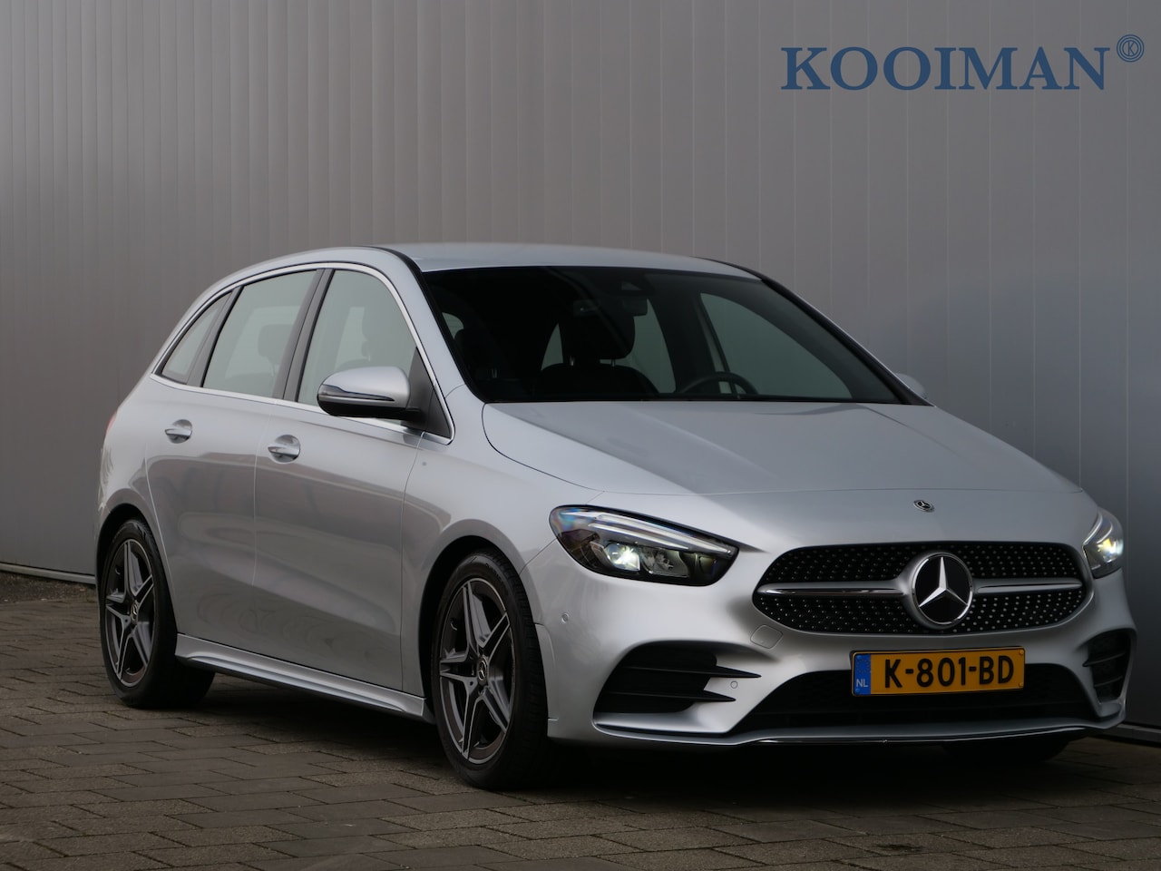 Mercedes-Benz B-klasse - 180 Business Solution AMG 136 Pk Automaat Navigatie / DAB / Apple Carplay / Camera / Stoel - AutoWereld.nl