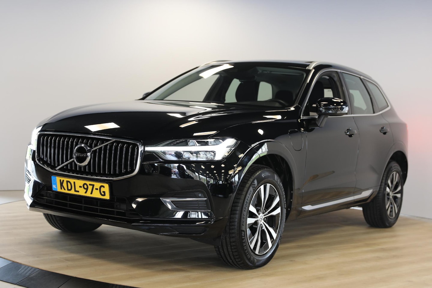 Volvo XC60 - 2.0 Recharge T6 AWD Inscription | Schuif- kanteldak | Camera - AutoWereld.nl