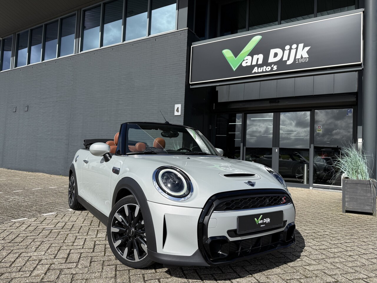 MINI Cabrio - Mini 2.0 Cooper S Navi Leer Pdc - AutoWereld.nl