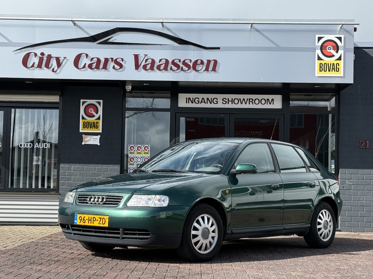 Audi A3 - 1.8 5V Ambiente 126 pk climate ctr lmv 15 inch tel voorbereiding trekhaak apk tot 02-09-20 - AutoWereld.nl
