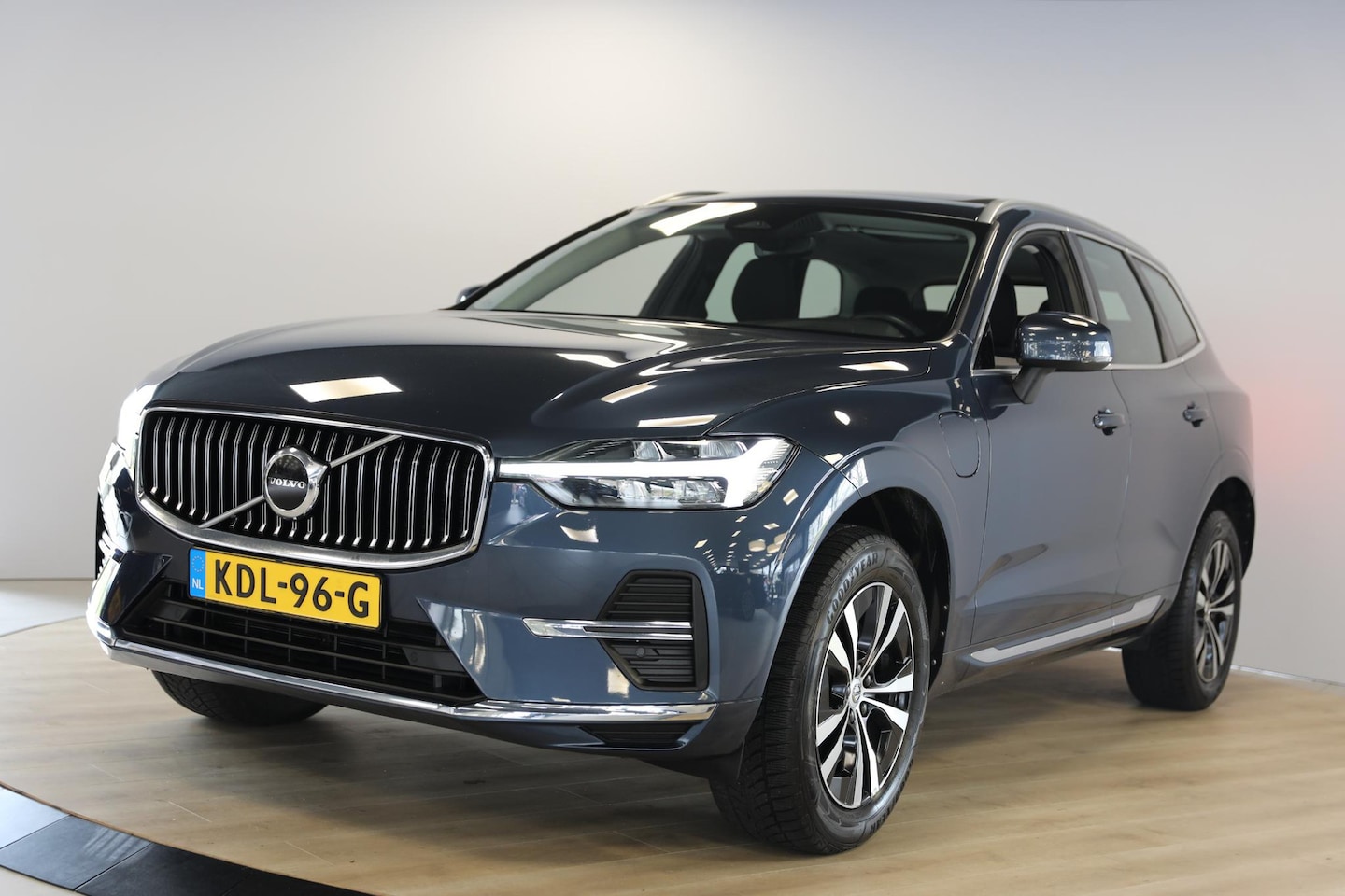 Volvo XC60 - 2.0 Recharge T6 AWD Inscription | Schuif- kanteldak | Camera - AutoWereld.nl
