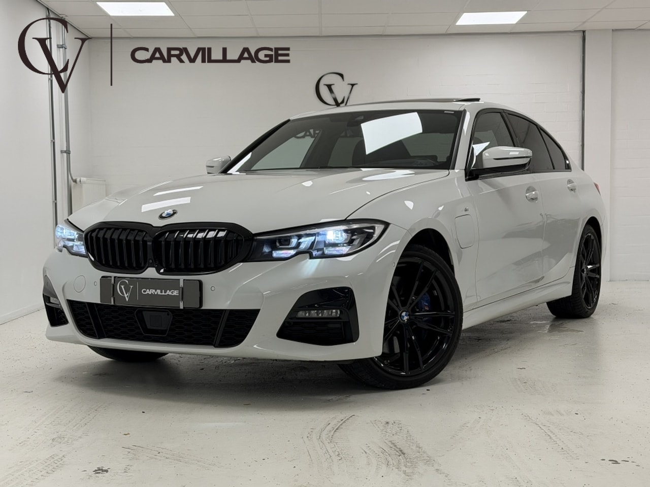 BMW 3-serie - 330e M-Sport | Schuif/kanteldak | Trekhaak | 360 camera | - AutoWereld.nl