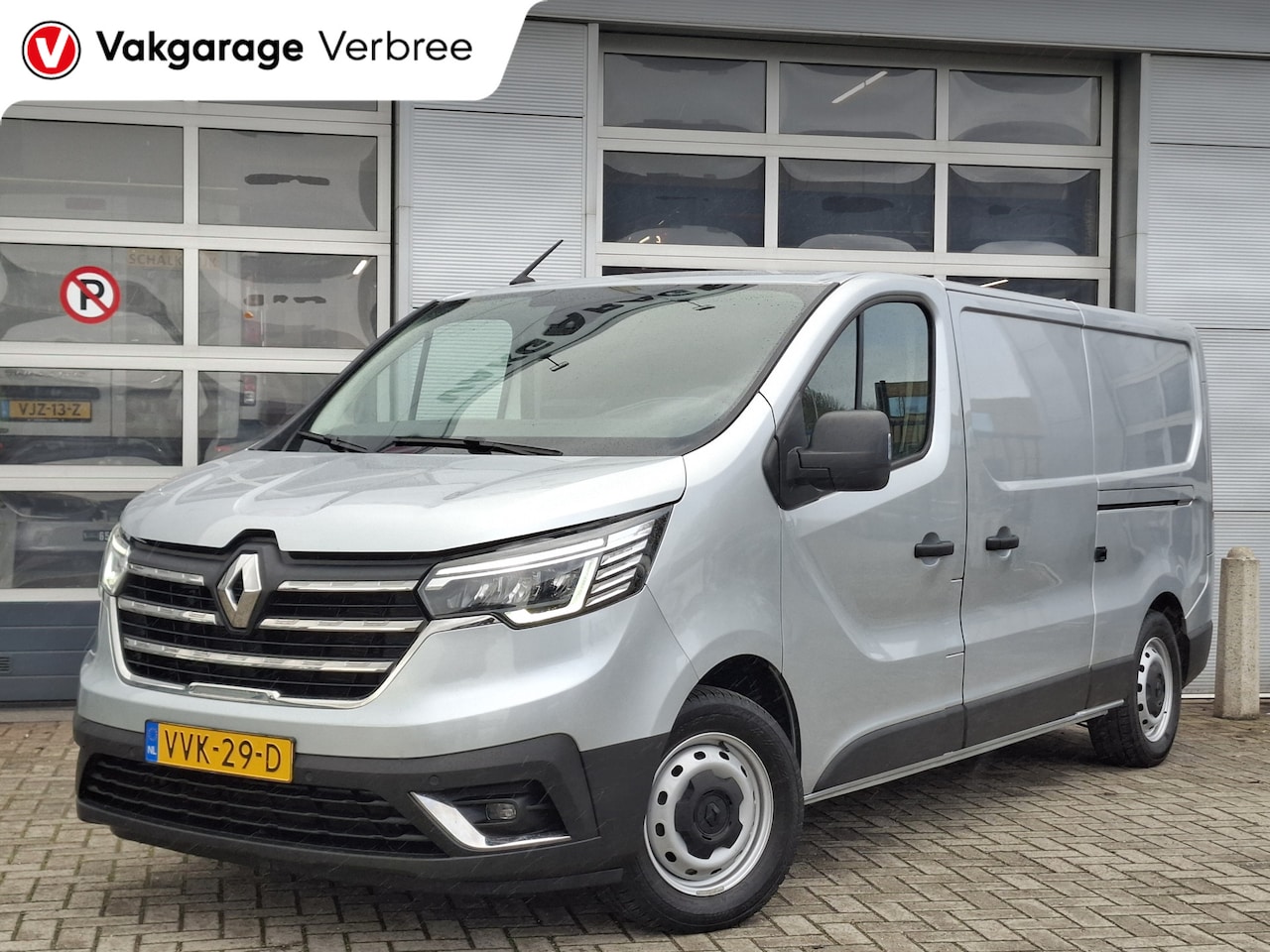 Renault Trafic - 2.0 dCi 150 T30 L2H1 Comfort | Navigatie | Cruise Control | Trekhaak | Ingerichte Laadruim - AutoWereld.nl