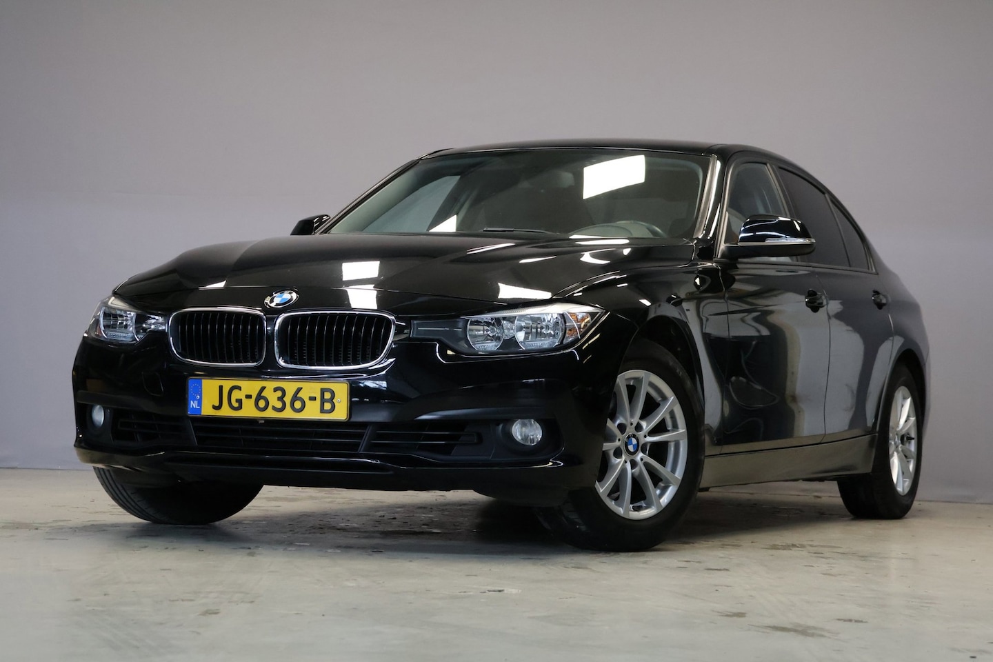 BMW 3-serie - 318i Essential | Automaat|Leder| - AutoWereld.nl