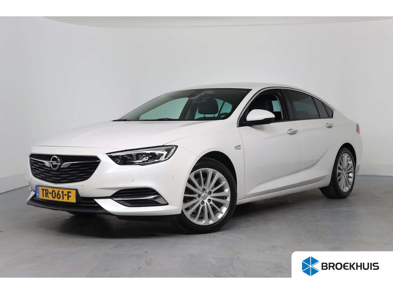 Opel Insignia Grand Sport - 1.6 Turbo Business Executive Navigatie | Camera | Trekhaak | Climate control | Full Led | - AutoWereld.nl
