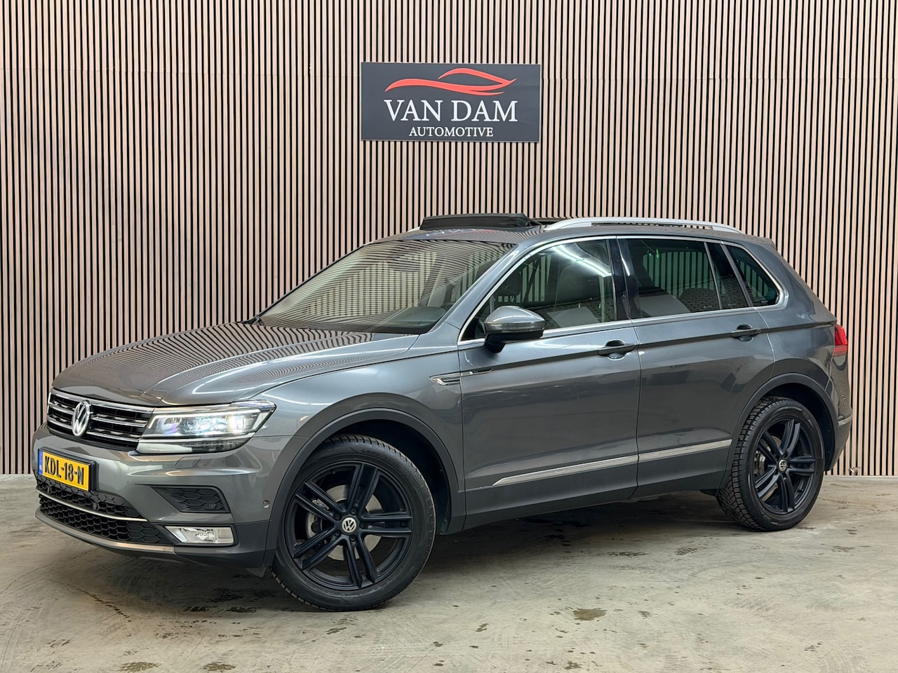 Volkswagen Tiguan - 1.4 TSI ACT Highline 2017 DSG LED PANO CAMERA VIRTUAL - AutoWereld.nl