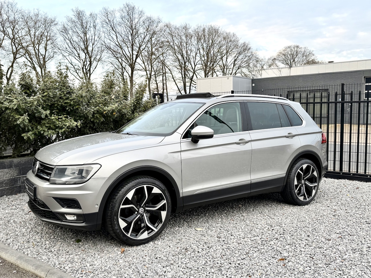 Volkswagen Tiguan - 1.4 TSI Join Panodak|Navi|ACC|Camera|Keyles Grijs! - AutoWereld.nl