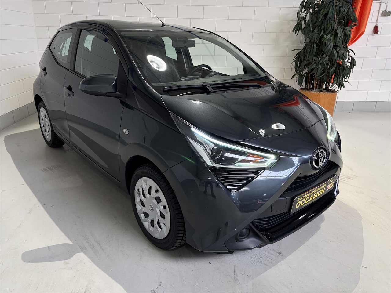 Toyota Aygo - 1.0 VVT-i 72pk 5D x-play. Camera, Carplay, Cruise - AutoWereld.nl